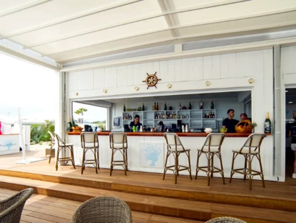 Bar intérieur — Bagatelle Beach, Ramatuelle