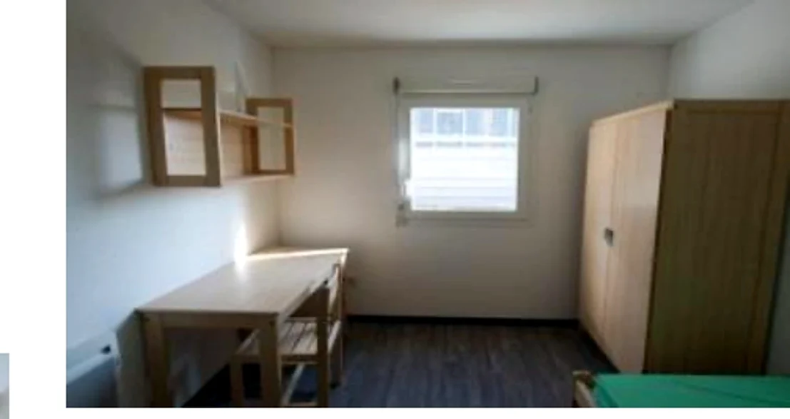 Chambre étudiante équipée — résidence Campus CCI