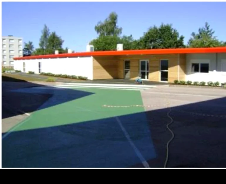 Le bâtiment et ses abords — lycée Mendès, Épinal