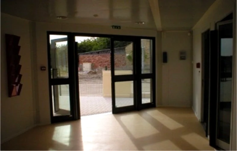Hall d'accueil lumineux de l'école — Hattgau