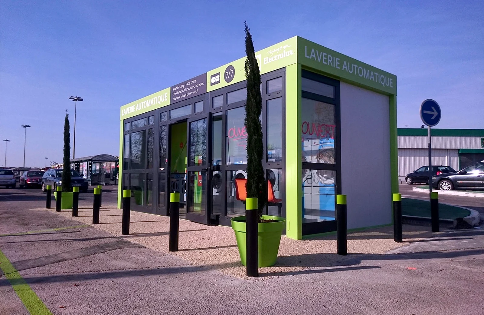 Laverie automatique modulaire installée sur parking — Lux Laverie
