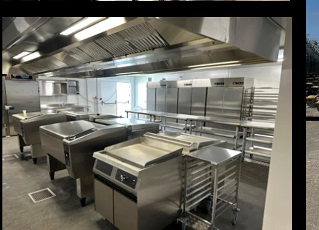 Ligne de cuisson avec hottes professionnelles — Camp Alain Mimoun