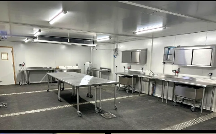 Cuisine de production en inox — Camp Alain Mimoun