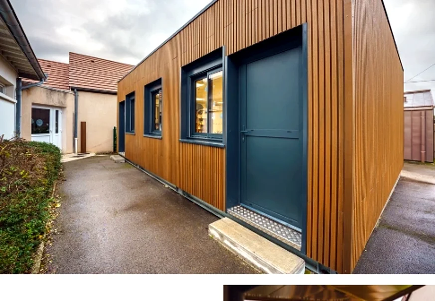 Cheminement couvert le long de l'extension bois — Perrigny-lès-Dijon