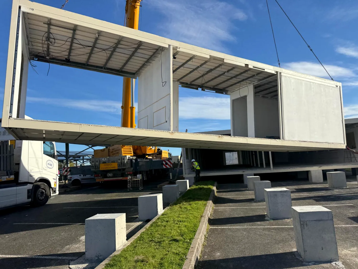 Module modulaire déposé à la grée — conception démontable
