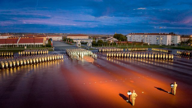 École militaire de Saint-Maixent · place d'armes, cérémonie au crépuscule