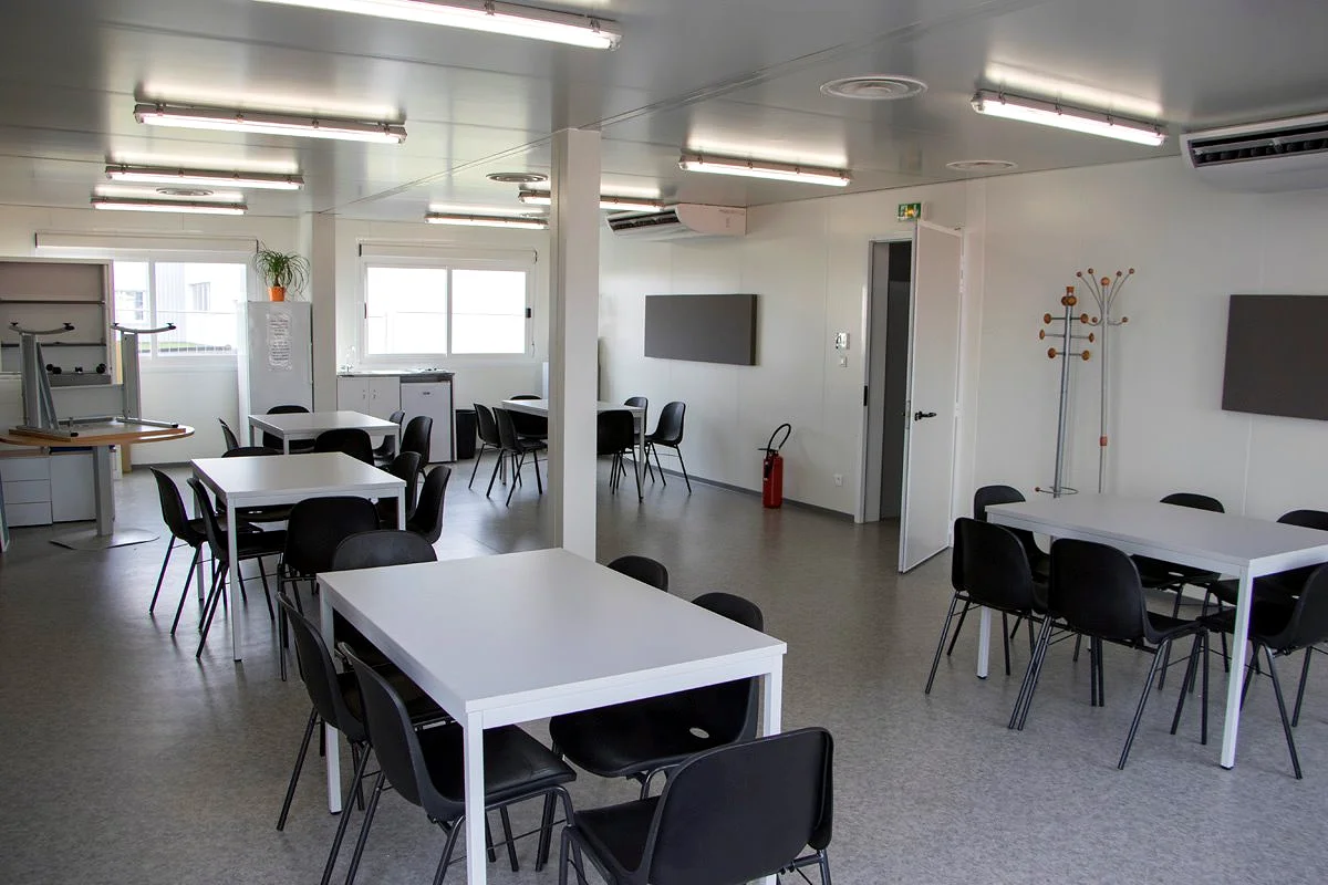 Vaste plateau de bureaux en open space — New TransLohr