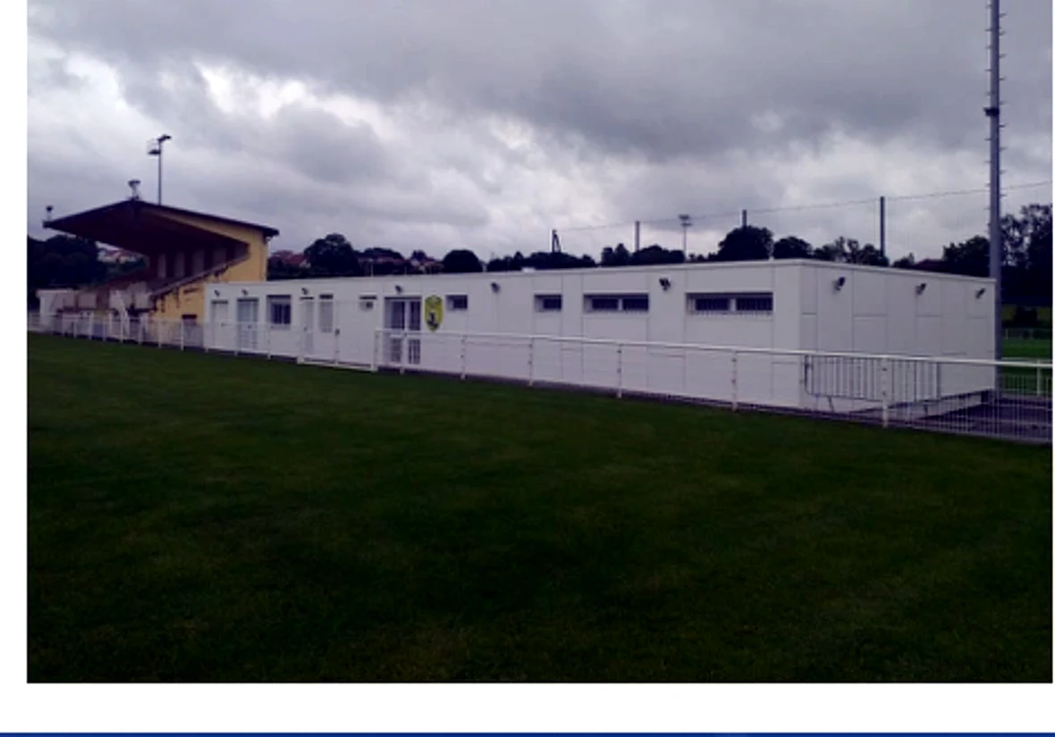 Vestiaires modulaires en bord de terrain — FC Valdahon